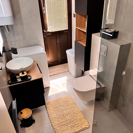 Apartment Split Soul-Steps From Beach And Center Split