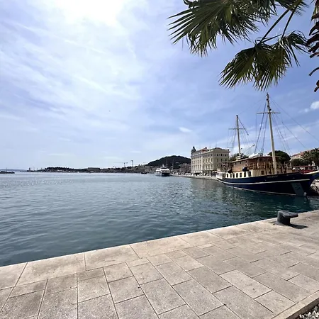 Soul-steps From And Center Lejlighed Split